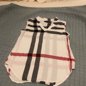 Sleeveless large print plaid shirt